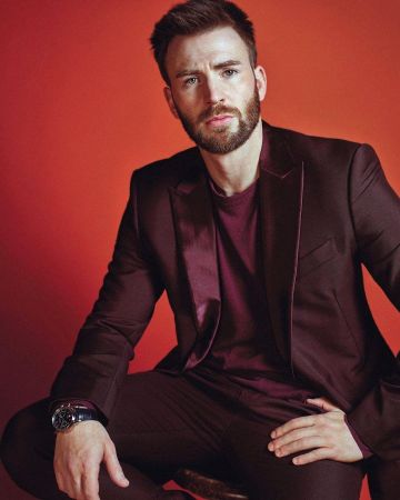 Burgundy jacket with burgundy lapel worn by Chris Evans on the Instagram account @teamcevans