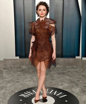 Pomellato Gold Em­bell­ished Ring of Joey King on the Instagram account @joeyking February 11, 2020