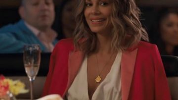 Le combishort blanc Alexis porté par Dawn Freshwater dans The Baker and the Beauty (Saison 1)