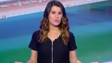 La robe courte ajourée zippée en crêpe Noir de Karine Ferri dans Tirage de l'euromilions le 04.02.2020