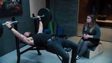 Vans Old Skool Classic Skate Shoes worn by Jo (Jessie Ennis) as seen in Mythic Quest: Raven's Banquet (S01E06)