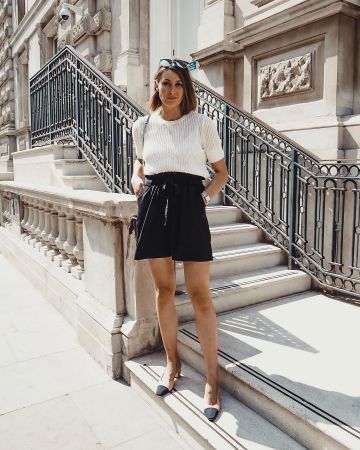 Belt­ed Shorts Black of Justine on the Instagram account @itsjustinesjournal