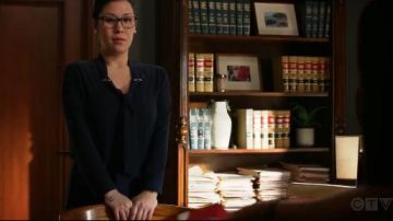 Robe marine porté par Sherri Kansky (Ruthie Ann Miles) dans Toute la Remontée de la Saison 1 Épisode 15