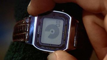Casio AA-85 montre numérique porté par l'Officier Frank Murphy (Roy Scheider) comme on le voit en Bleu Tonnerre