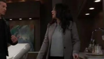Allsaints Leni Check Coat usado por Sam McCall (Kelly Monaco) visto en el Hospital General 11 de febrero de 2020