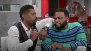 Vert Bleu Rayé Chandail porté par Andre "Dre' Johnson (Anthony Anderson), en black-ish Saison 6 Épisode 15