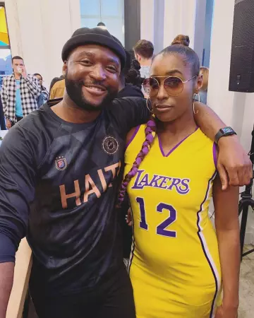 Camiseta número 12 de Los Angeles Lakers usada por Issa Rae en la cuenta de Instagram @b.l.a.c.k.b.o.y.w.r.i.t.e.s