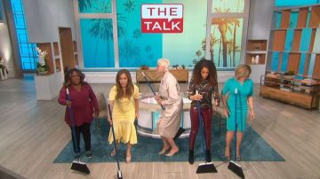 Commando Bur­gundy Leather Leg­gings worn by Eve on The Talk February 11, 2020