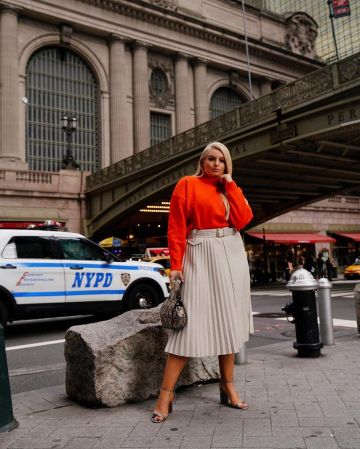 River Island Jupe mi-longue Plissée de Louise O'Reilly sur l'Instagram account @stylemecurvy
