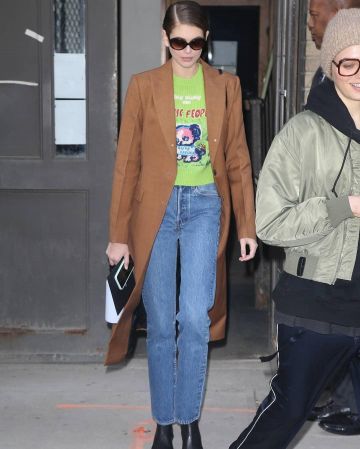 Marc Jacobs Mag­da Archer in­tar­sia jumpe worn by Kaia Jordan Gerber Arriving to the Michael Kors Show February 12, 2020