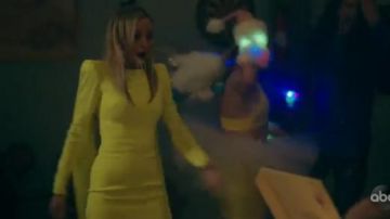 Robe verte porté par Sierra (Nicole Richie) dans Bénisse Ce Gâchis Saison 2 Épisode 12