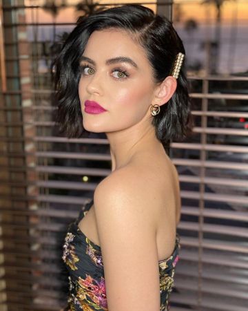 Katkim Pearl Oasis Pendientes usados por Lucy Hale Fantasy Island Estreno 11 de febrero de 2020
