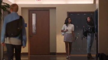 Blush Rose Chaussures portés par Layla Keating (Greta Onieogou) dans Tous les Américains Saison 2 Épisode 12