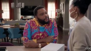 Bleu d'Impression Multi-couleur Hoodie, portés par Andre "Dre' Johnson (Anthony Anderson), en black-ish Saison 6 Épisode 15