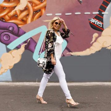 White Mol­ly Jeans of Louise O'Reilly on the Instagram account @stylemecurvy