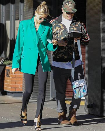 Saint Laurent New Wave Sunglasses worn by Hailey Baldwin Los Angeles February 11, 2020