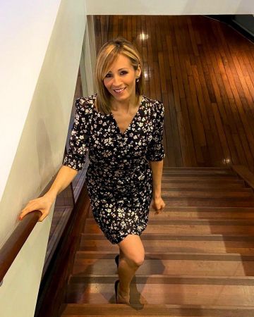 Vestido de cuello cruzado estampado floral de Stéphanie Duval en la cuenta de Instagram de @iamstephanieduval