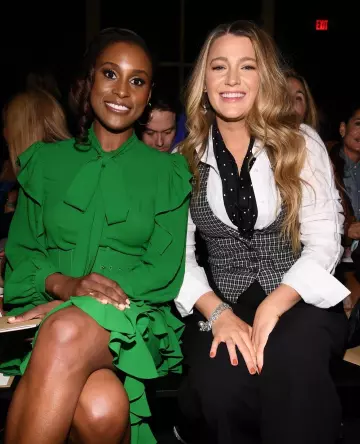 Vestido de fiesta Green Bowknot usado por Issa Rae en la cuenta de Instagram @entertainmenttonight
