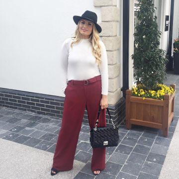 Wide Leg Trousers of Louise O'Reilly on the Instagram account @stylemecurvy