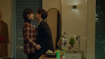 Vérifié tissé veste portée par Cha Soo-hyun (Song Hye-kyo) dans la Rencontre de l'Épisode 12