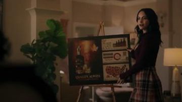 Mi­ni Skirt worn by Veronica Lodge (Camila Mendes) in Riverdale Season 4 Episode 13