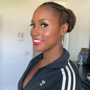 Chaqueta de chándal Adidas Originals usada por Issa Rae en la cuenta de Instagram @brandyallen
