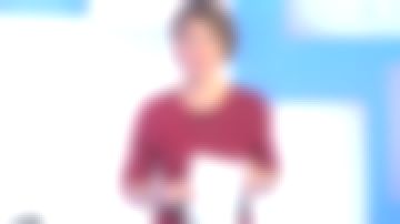 El vestido midi cuello redondo en malla acanalada de Mélanie Taravant en C à direle 13.02.2020