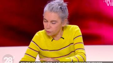 Suéter amarillo de Elisabeth Quin con líneas horizontales en 28 minutos el 13.02.2020