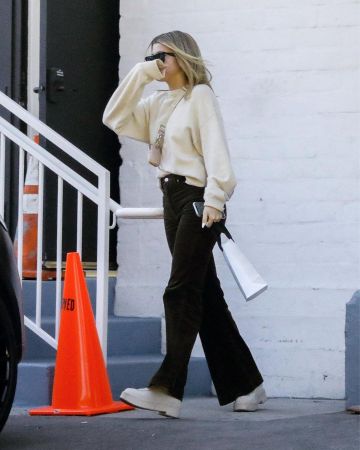 Las botas con cremallera Row usadas por Sofia Richie Beverly Hills 11 de febrero de 2020