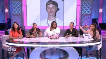 Cie denim Blue Denim Pants usado por Adrienne Bailon en The Real febrero 12, 2020