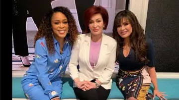 Cinq ã sept White Ruched Sleeve Blaz­er worn by Sharon Osbourne on The Talk February 12, 2020