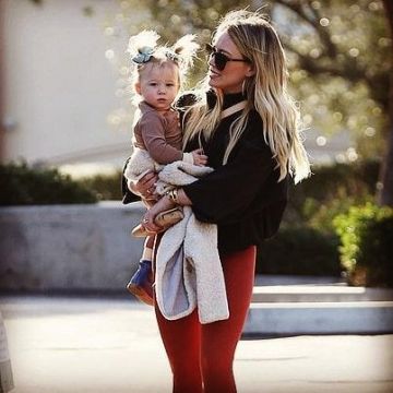 Alo Yoga lle de la Ville, de la Piste, le Pull porté par Hilary Duff Los Angeles le 12 février 2020