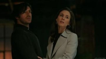 Trench porté par Jenna Marshall (Troian Bellisario) dans Stumptown Saison 1 Épisode 14