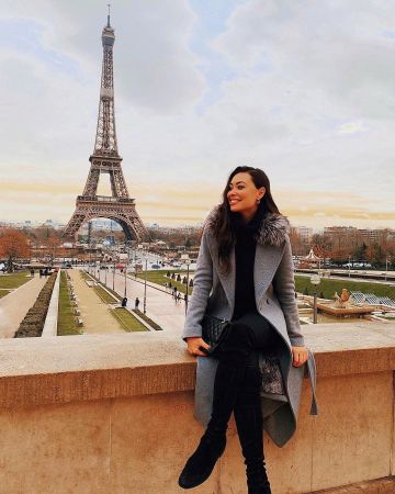 Le Genou de Démarrage de Kat Tanita sur l'Instagram account @kattanita