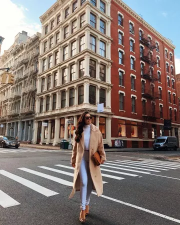 Helmut Lang Crop Sweater de Kat Tanita en la cuenta de Instagram @kattanita