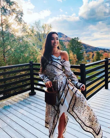 Jonathan Simkhai Écharpe d'Impression Robe de Kat Tanita sur l'Instagram account @kattanita