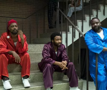 Satin rouge Pyjama porté par Lakeith Stanfield sur l'Instagram account @historyofseries