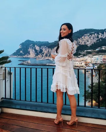 Mi­ni Dress of Kat Tanita on the Instagram account @kattanita