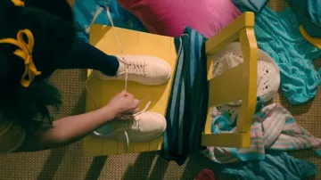 Nike Sneakers en blanco usadas por Lara Jean (Lana Condor) en To All the Boys: P.S. Todavía te amo