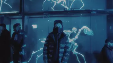 The Moncler jackets of Bigflo in her video clip Dioscuri (Freestyle)