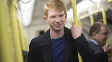 The black coat of Tim (Domhnall Gleeson) in It was time