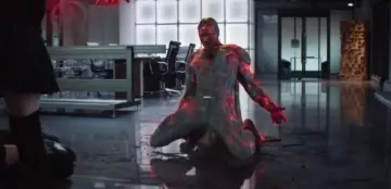 Estatua de bloque de madera como se ve en Capitán América: Civil War