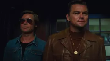 Le collier à médaille porté par Rick Dalton (Leonardo DiCaprio) dans le film Once Upon a Time… in Hollywood