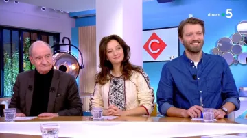 Suéter de Marion Ruggieri en Cà vous du 14 02 2020