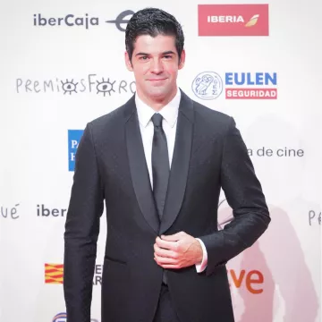 Corbata de seda negra usada por Miguel Ángel Muñoz en la cuenta de Instagram @miguelamunoz