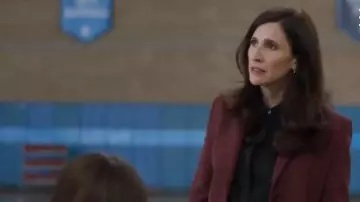 Black Shirt worn by Delia (Michaela Watkins) in The Unicorn Season 1 Episode 15