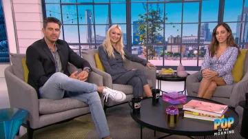 Jonathan Simkhai Glen de grande hauteur à Carreaux Pantalon porté par Zanna Roberts Rassi sur E! News Du 13 Février 2020