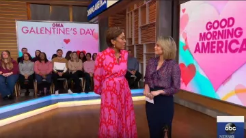 MSGM Plissé Chatte Bow Robe portée par Robin Roberts sur Good Morning America le 13 février 2020
