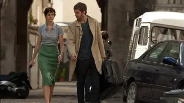 Jupe fourreau verte de Emma (Anne Hathaway) dans Un jour