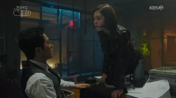 Leather Jack­et worn by Lee Roo Da (Baek Jin-hee) in Feel Good To Die Episode 1